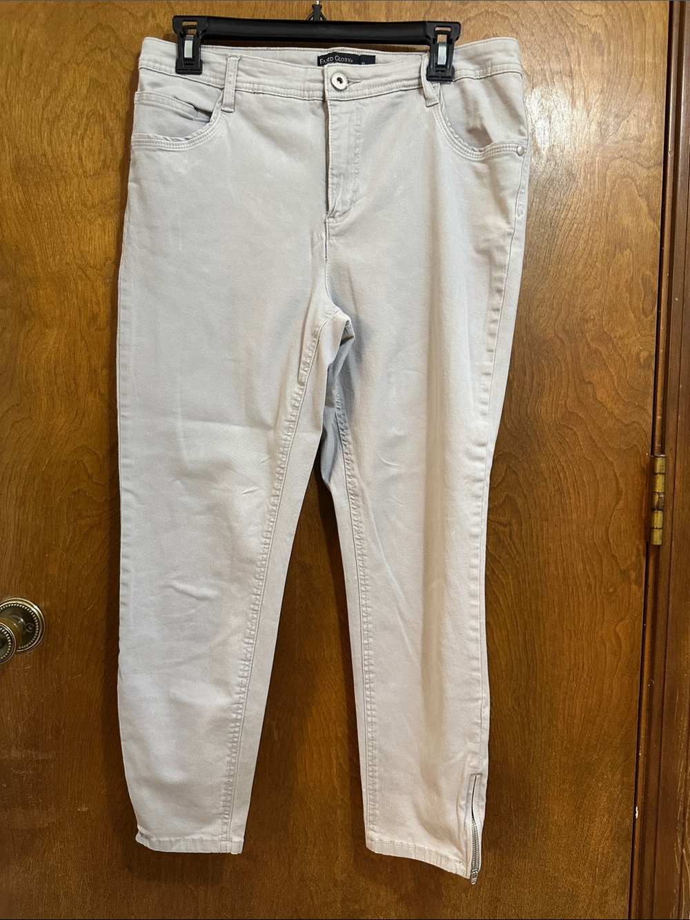 Women’s Light Gray Ankle Jeans